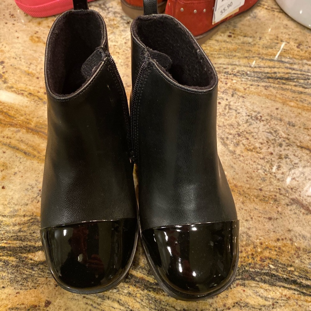 Nwot black boots
